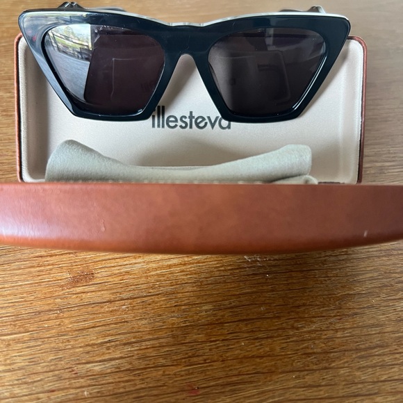 Illesteva Lisbon Sunglasses main image 4